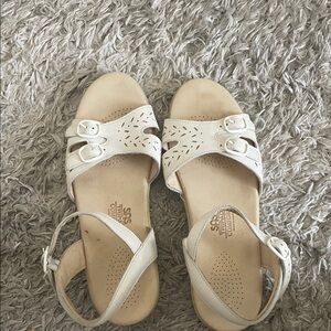 SAS White Leather Sandals with amazing arch support women’s size 7